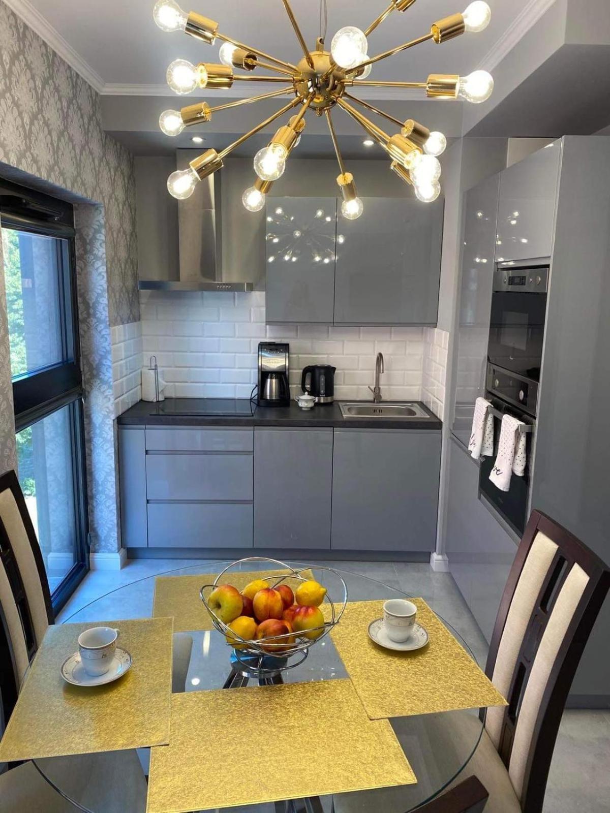 Golden Glow Apartment *